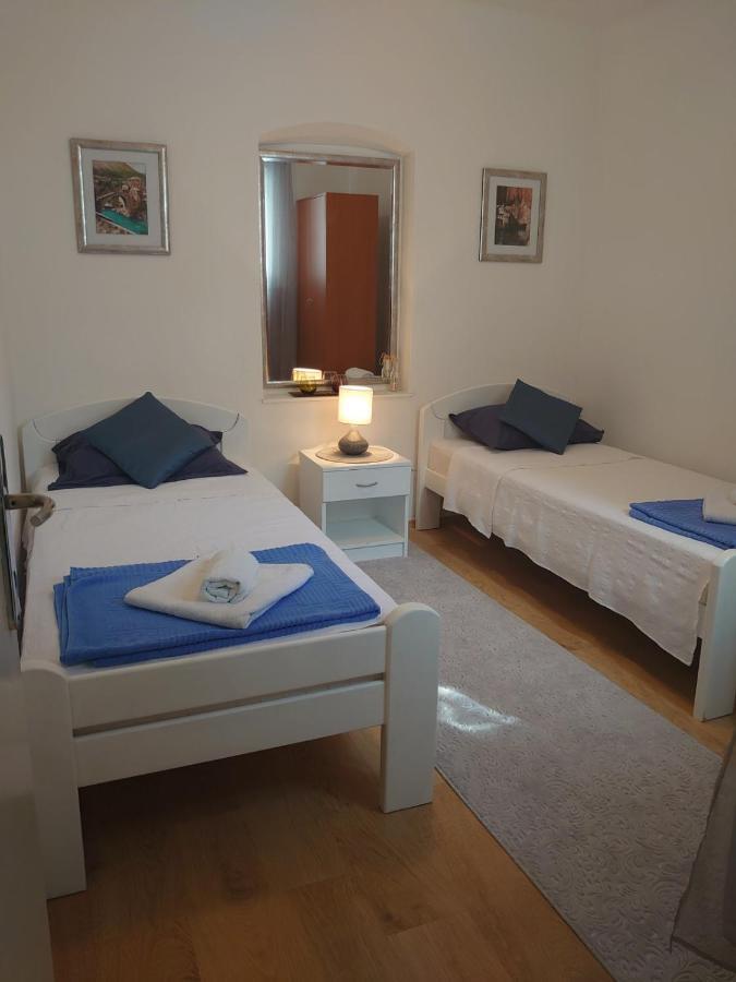 Apartments Tulipan - With Free Private Parking Garage Мостар Екстериор снимка