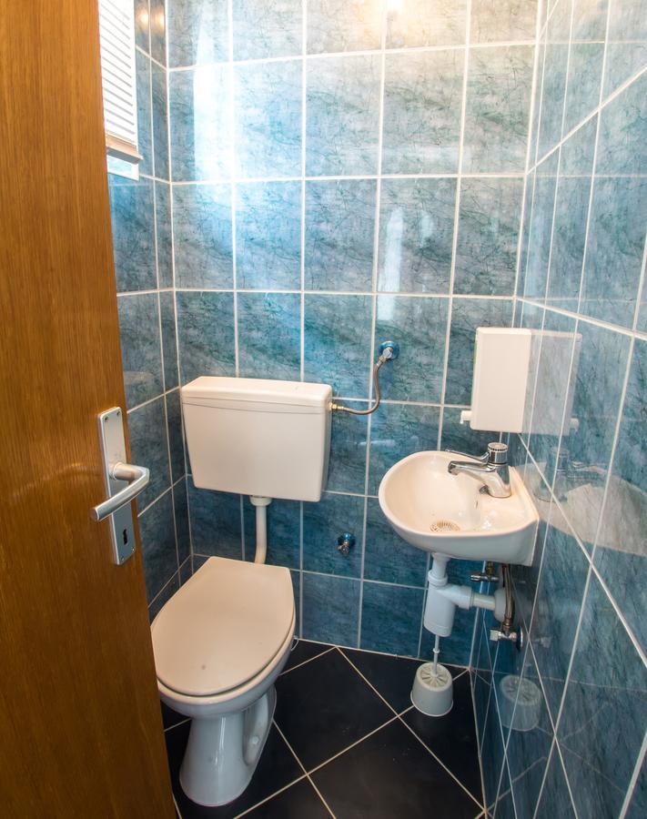 Apartments Tulipan - With Free Private Parking Garage Мостар Екстериор снимка