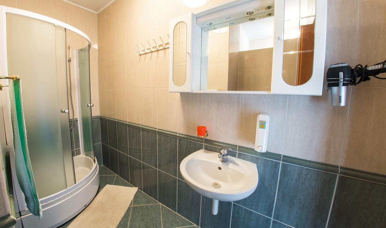 Apartments Tulipan - With Free Private Parking Garage Мостар Екстериор снимка
