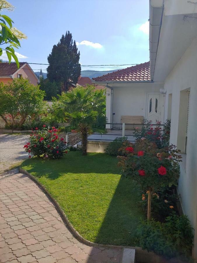 Apartments Tulipan - With Free Private Parking Garage Мостар Екстериор снимка