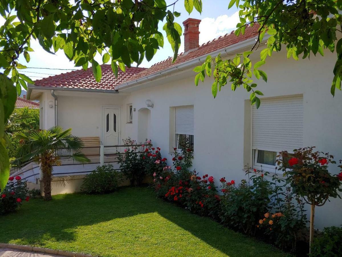 Apartments Tulipan - With Free Private Parking Garage Мостар Екстериор снимка